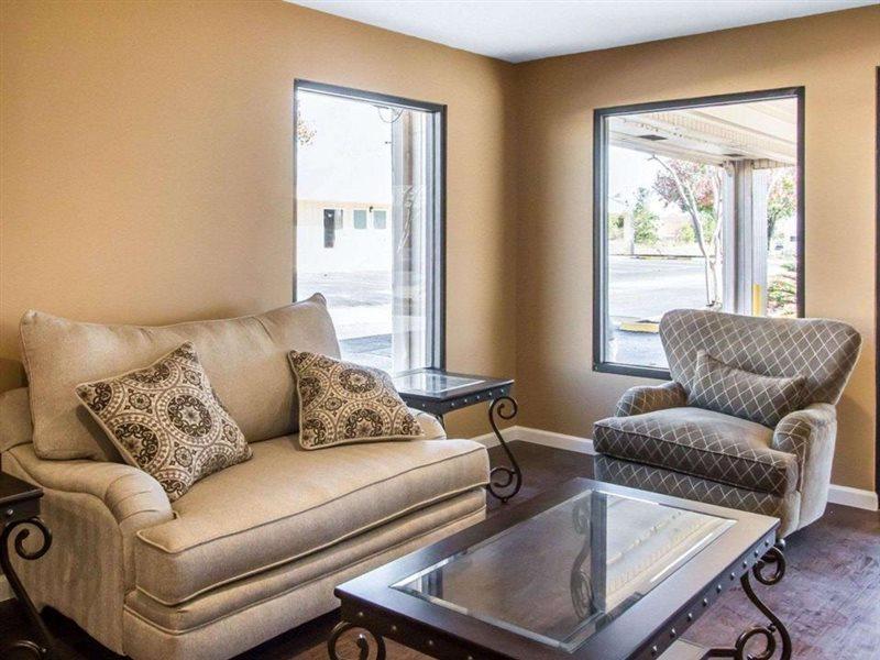 Rodeway Inn & Suites Brookhaven Extérieur photo