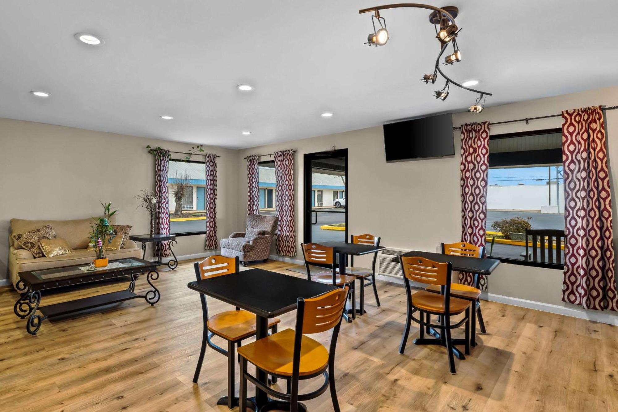 Rodeway Inn & Suites Brookhaven Extérieur photo