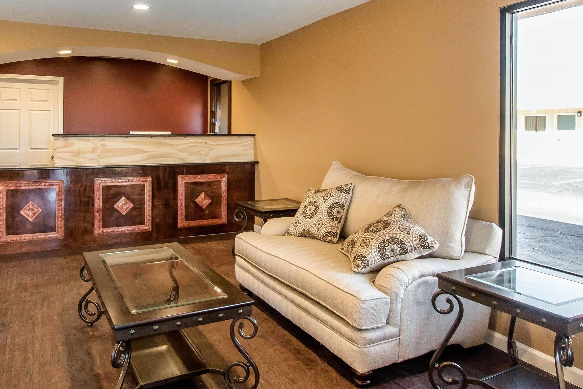 Rodeway Inn & Suites Brookhaven Extérieur photo