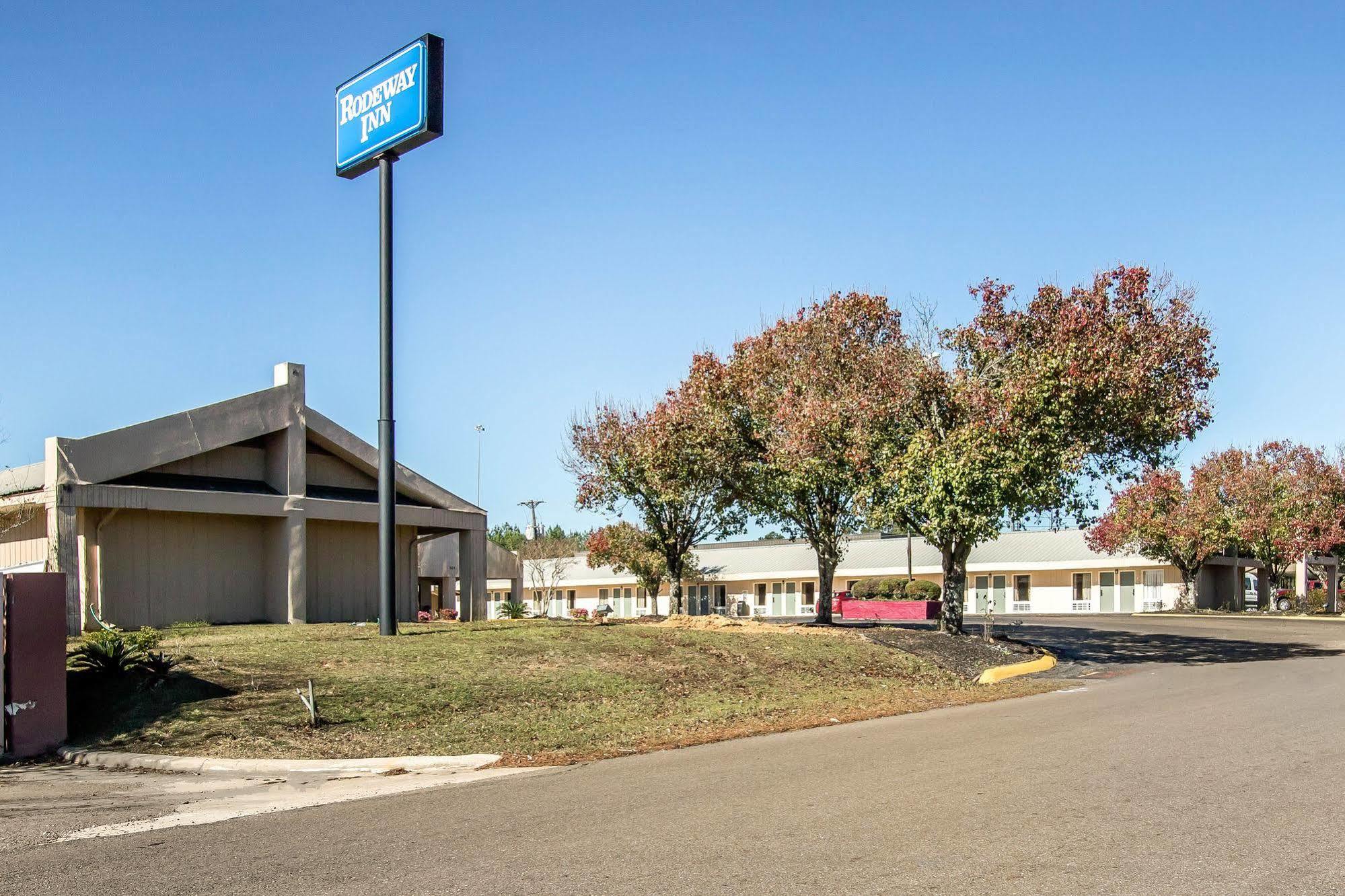 Rodeway Inn & Suites Brookhaven Extérieur photo